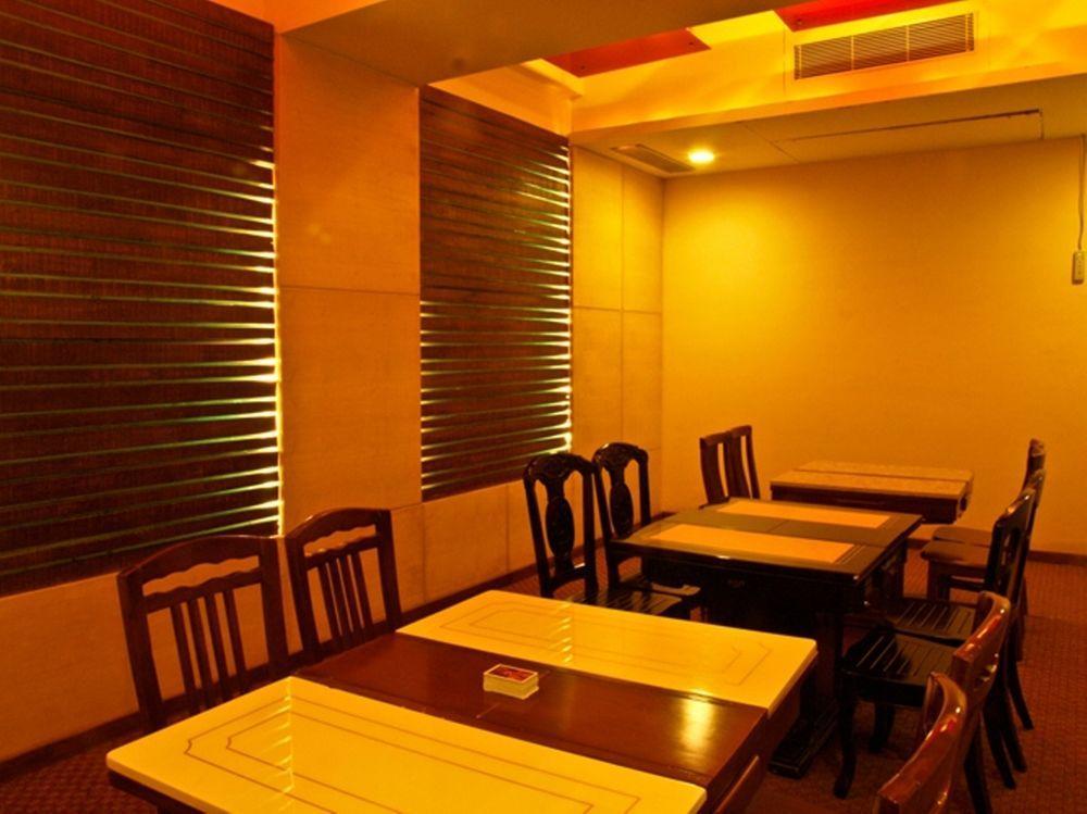 Cambay Sapphire, Gandhinagar Hotell Restaurant bilde
