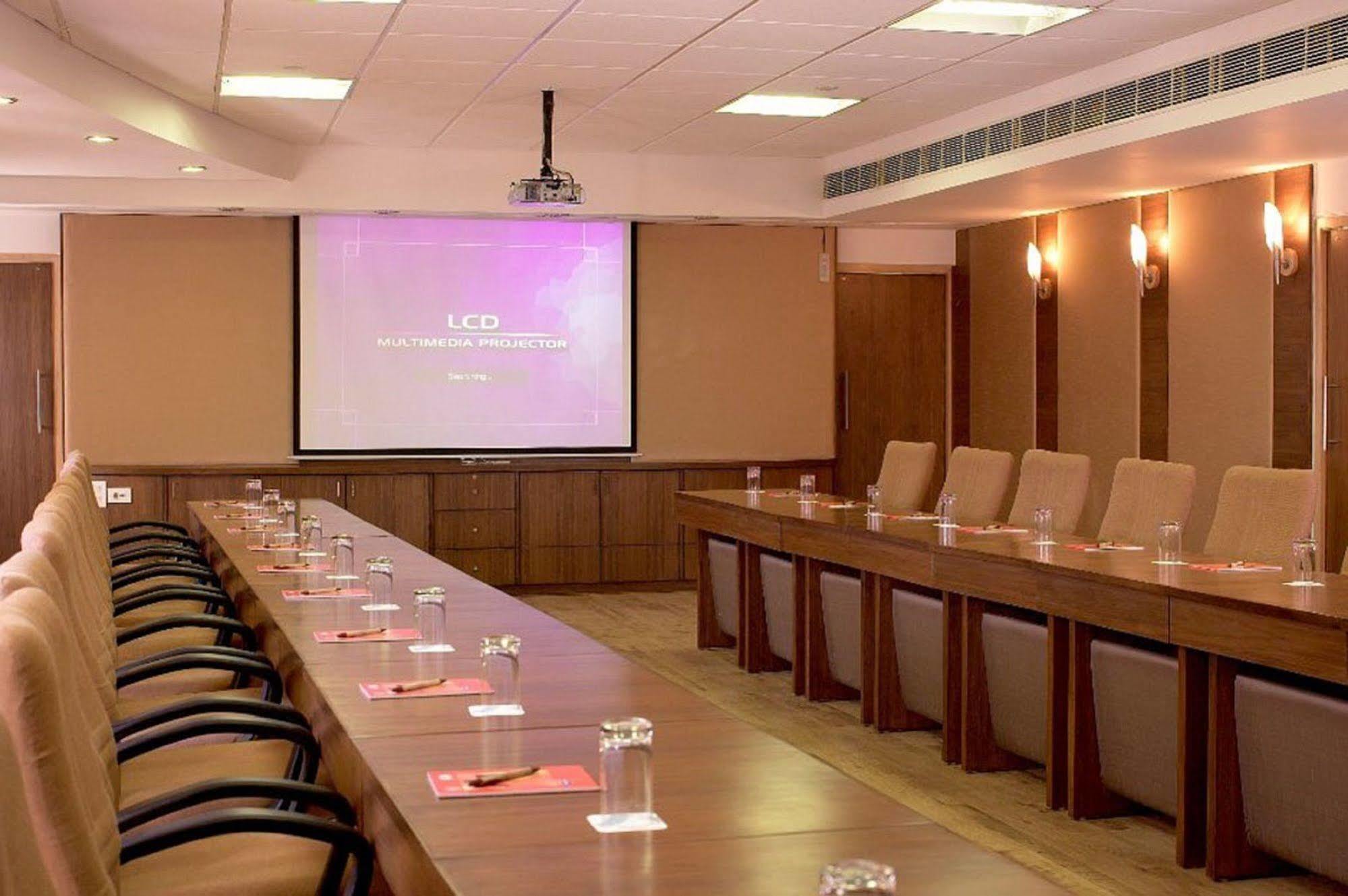 Cambay Sapphire, Gandhinagar Hotell Eksteriør bilde