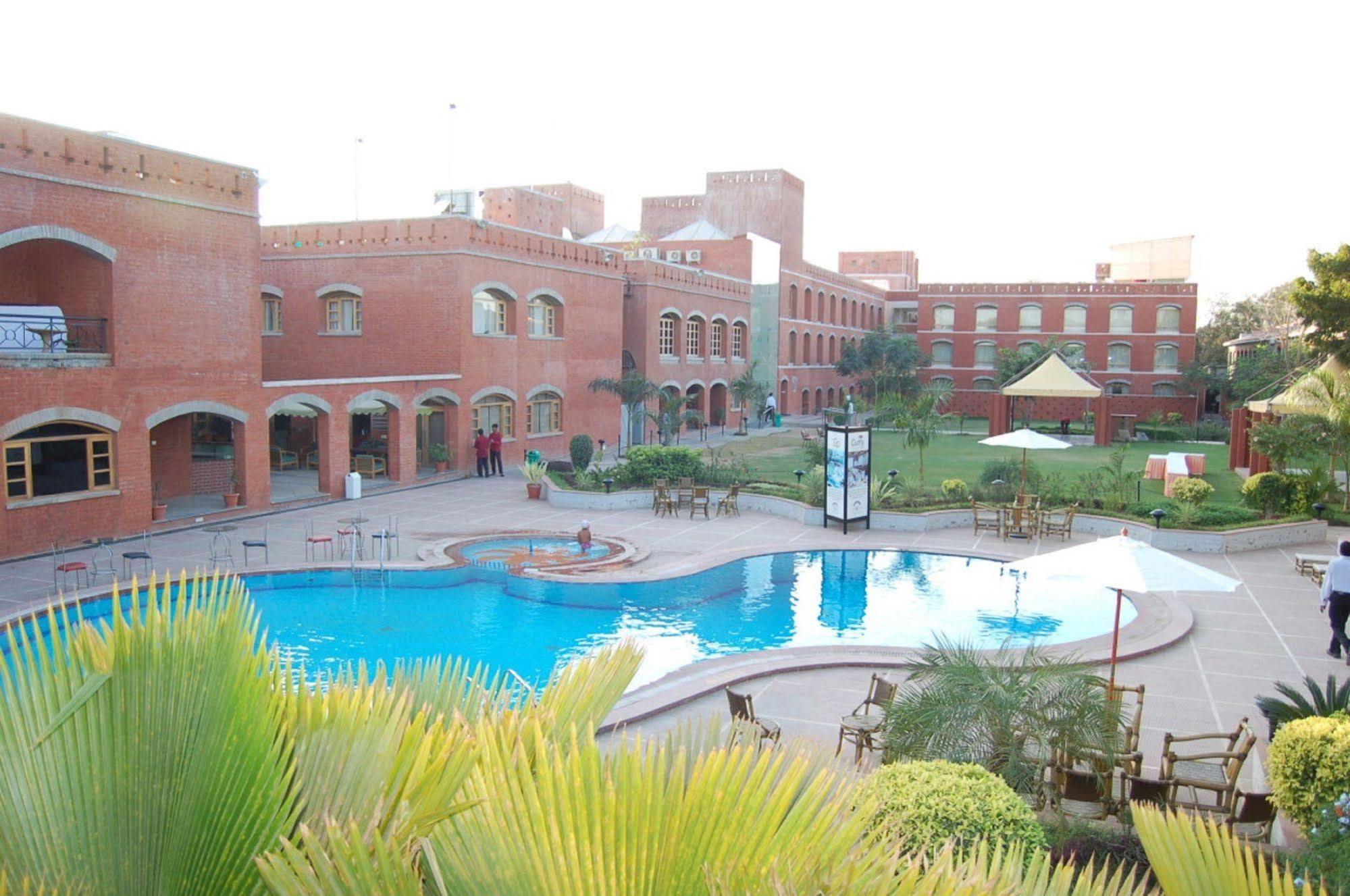 Cambay Sapphire, Gandhinagar Hotell Eksteriør bilde