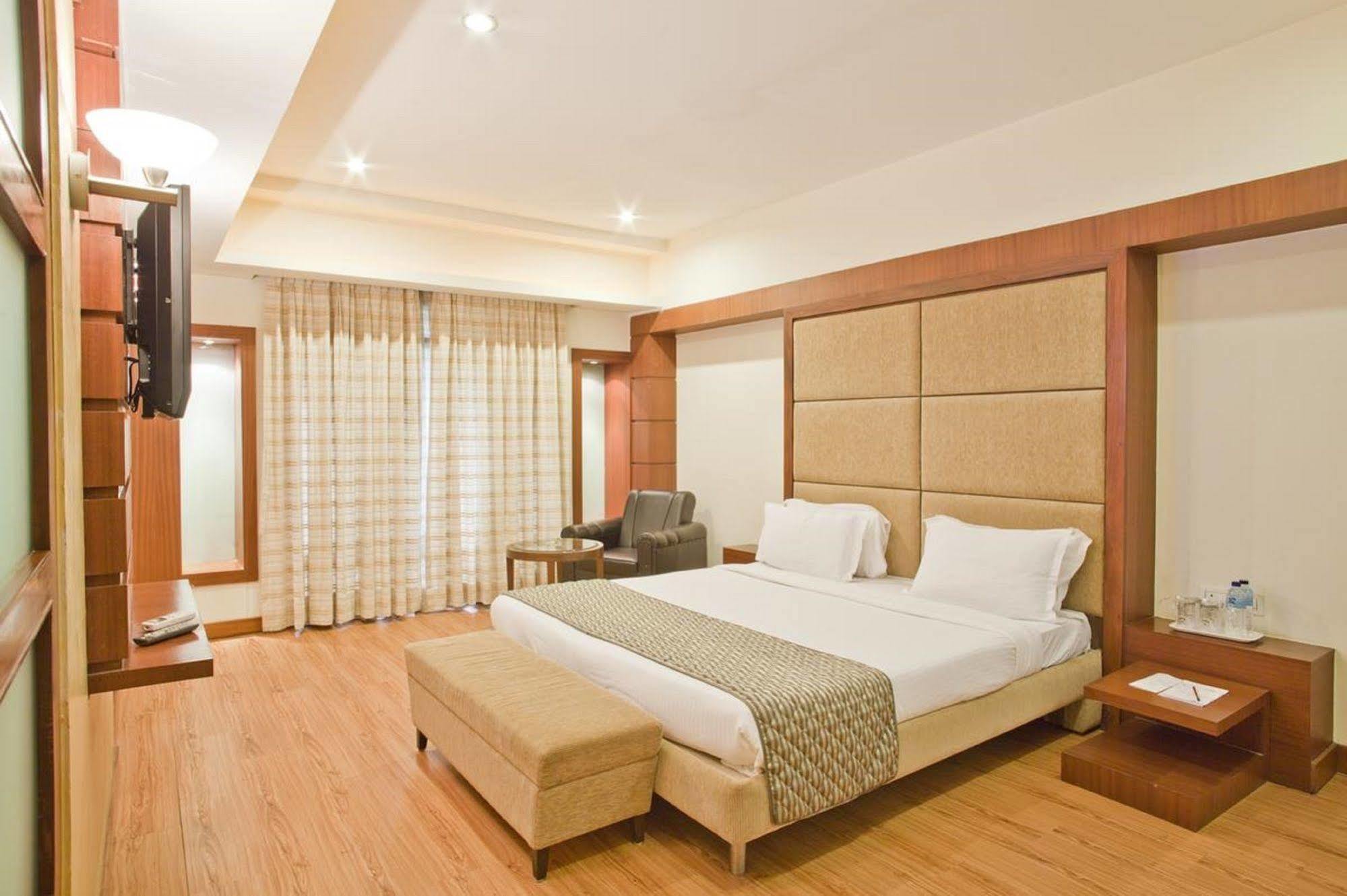 Cambay Sapphire, Gandhinagar Hotell Eksteriør bilde
