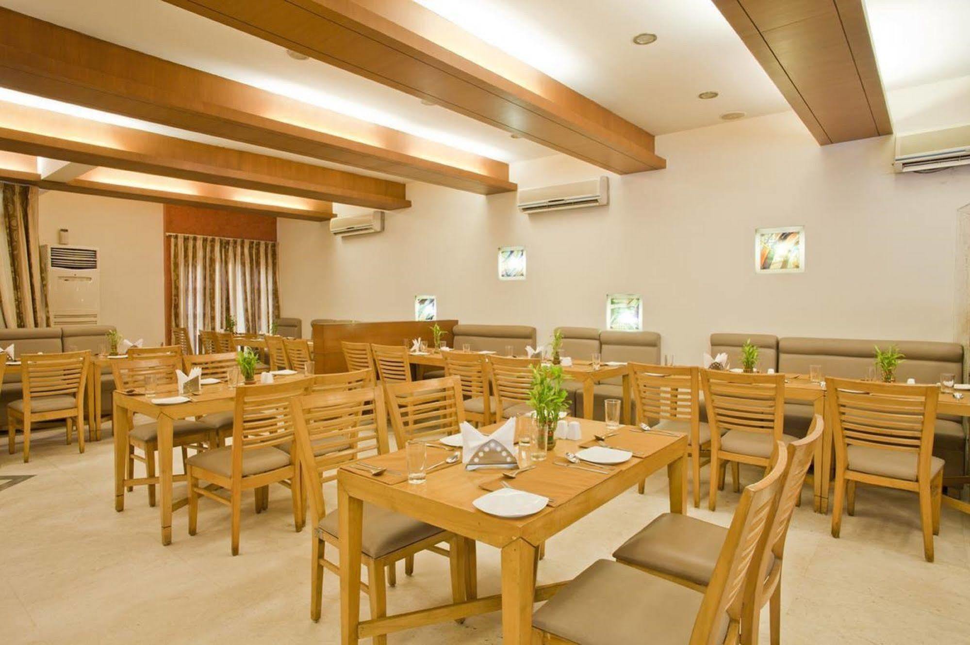 Cambay Sapphire, Gandhinagar Hotell Eksteriør bilde